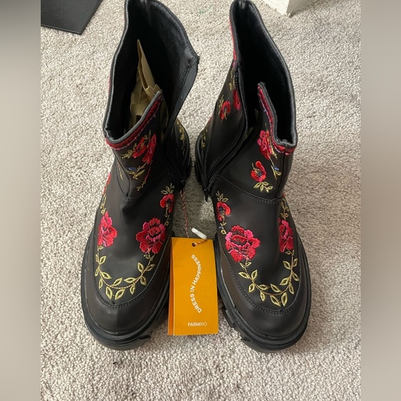 NWT Farm Rio|| Rose Embroidered Black Combat Mid Lug Boots Size 7 - Picture 2 of 9